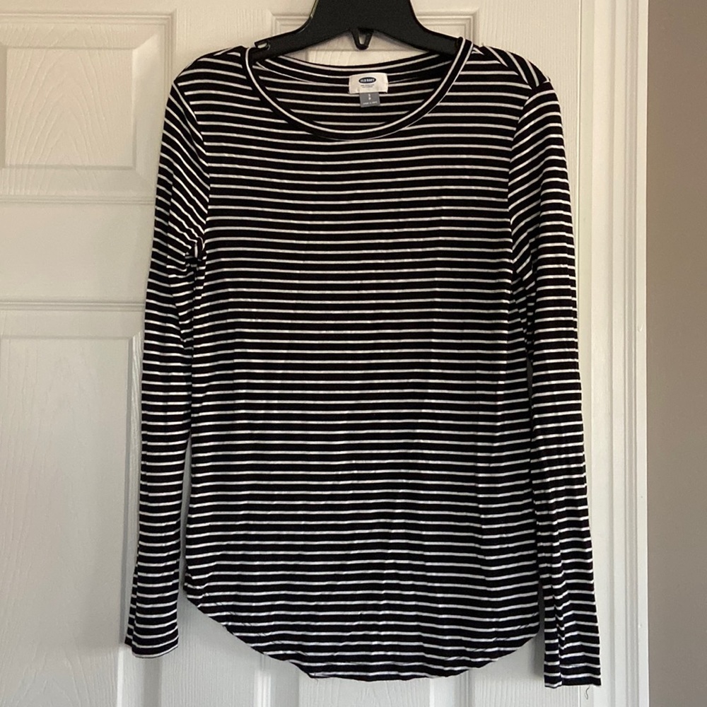 Old Navy Black and White Stripe Long Sleeve Top
